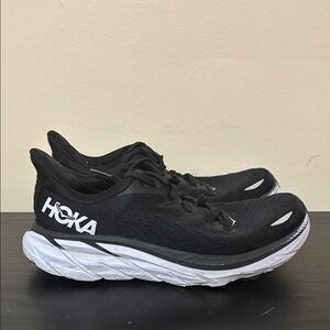 Hoka one black W Clifton 8 size 5